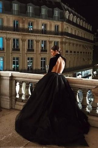 Schwarzes Ballkleid mit hohem Halsausschnitt und langen Ärmeln, Abendkleider, DS4660