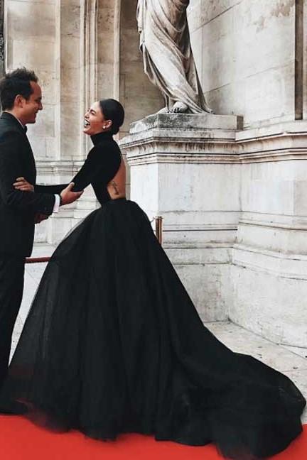 Schwarzes Ballkleid mit hohem Halsausschnitt und langen Ärmeln, Abendkleider, DS4660