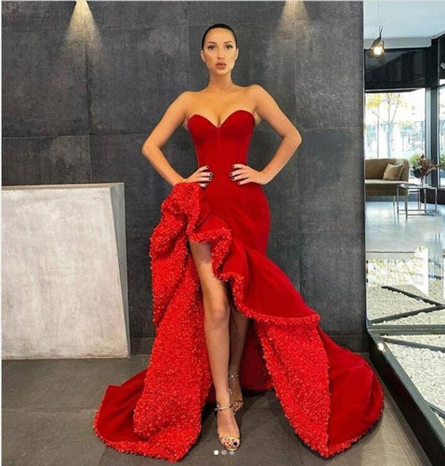 Einzigartiges rotes asymmetrisches langes Abendkleid mit Rüschen, DS4697