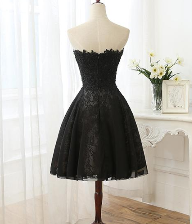 Sexy Spitzen-Ballkleid, kurze Partykleider, Herzausschnitt, ärmellos, Spitzenapplikation mit Perlen, Reißverschluss hinten, kurze Ballkleider, DP24590
