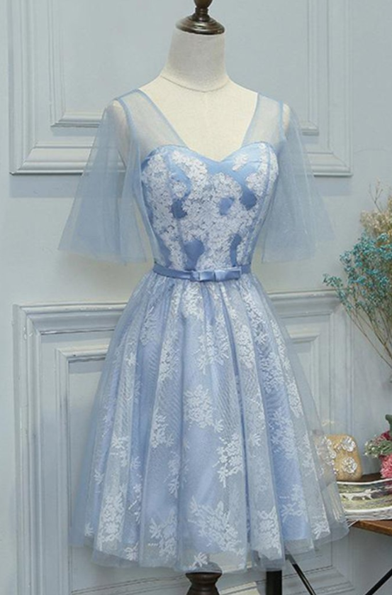 Mini-Kurzballkleid, blaues kurzes Spitzenballkleid mit Ärmeln, kurzes Brautjungfernkleid mit Schleife, DP24582