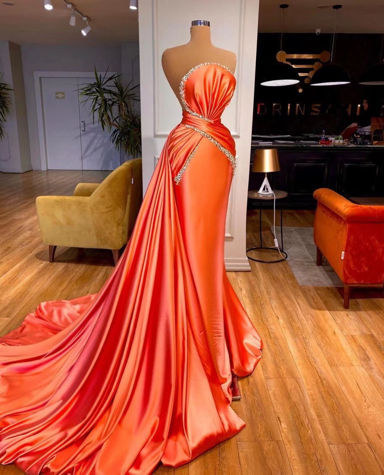 Robes de gala, robes de bal orange, robes de bal perlées, robe de bal sirène, robes de bal bustier, DS4946