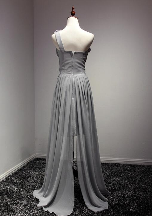 Graues Chiffonkleid mit einer Schulter und hohem Schlitz, stilvolles Abschlussballkleid, formelles Kleid für Frauen. DS3047