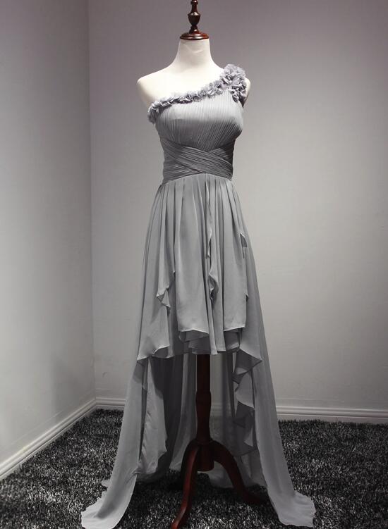 Graues Chiffonkleid mit einer Schulter und hohem Schlitz, stilvolles Abschlussballkleid, formelles Kleid für Frauen. DS3047