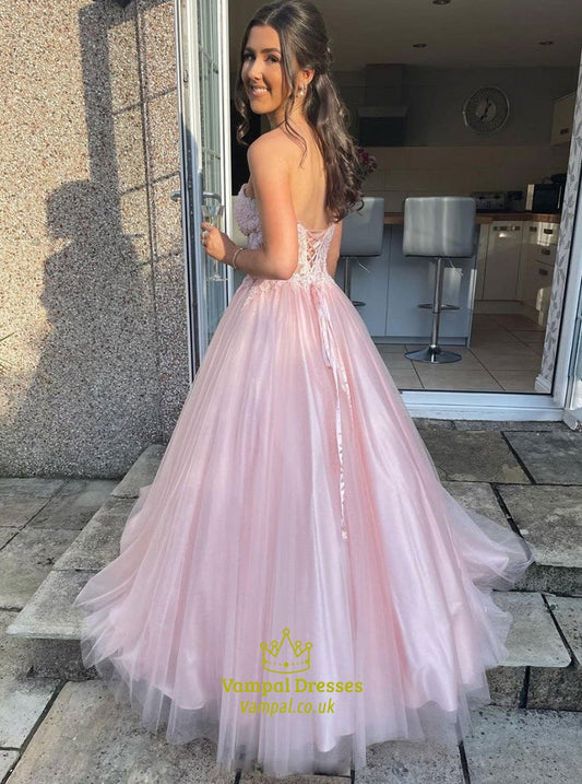 Elegantes trägerloses Ballkleid DP8270 für Sweet 16 und Quinceañera aus rosa Tüll mit Spitzenapplikationen