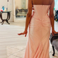 Elegantes Abendkleid aus rosa Satin, Meerjungfrauen-Stil, perlenbesetzt, trägerlos, mit Schlitz DP8408