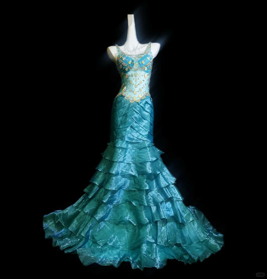Wunderschönes blaues, glänzendes, perlenbesetztes Meerjungfrau-Satin-Ballkleid mit Stufen DP6347