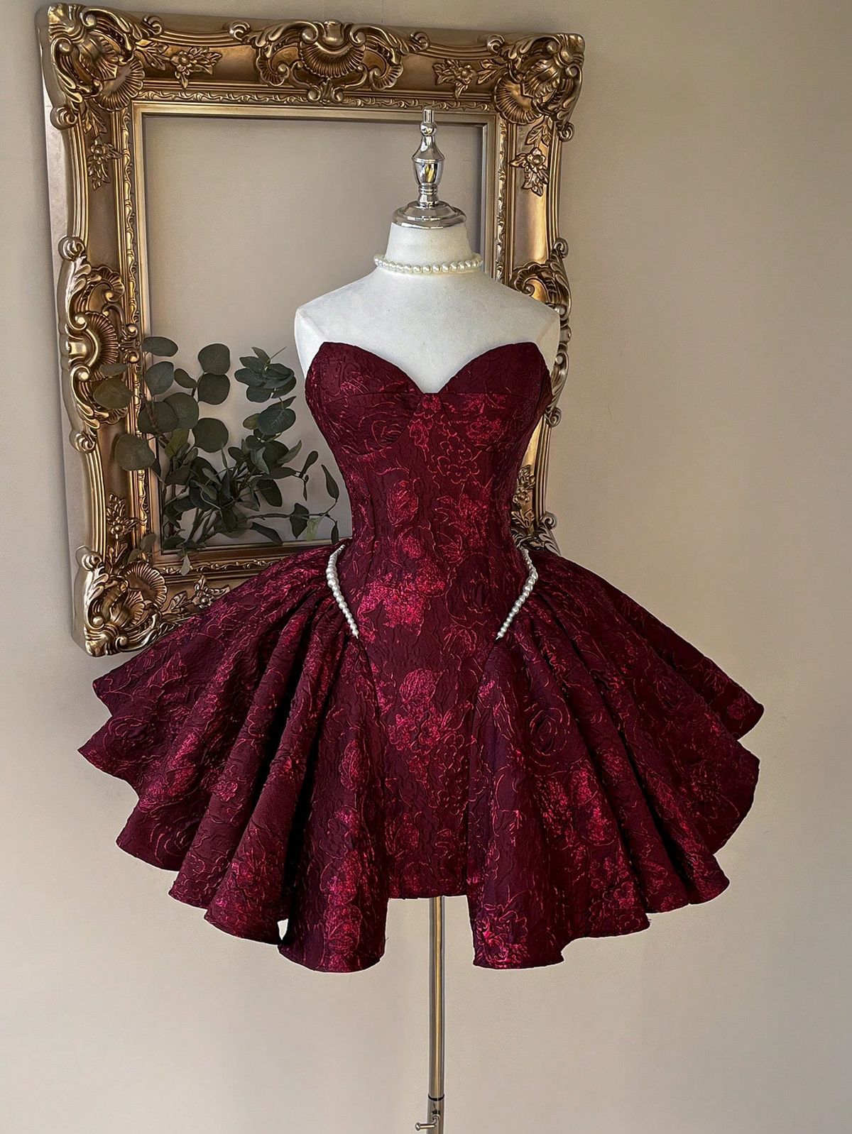 Glamouröses burgunderrotes Jacquard-Abendkleid mit herzförmigem Ausschnitt, A-Linie, Perlenverzierungen, Partykleid DP7872