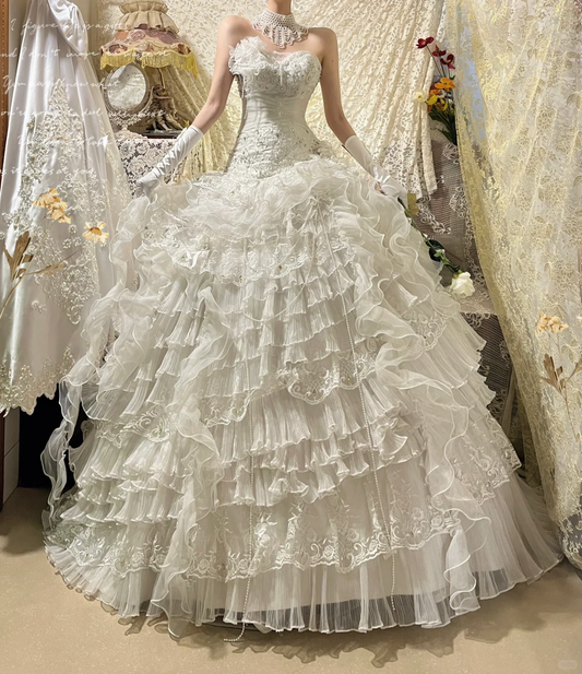 Vintage-Inspired Strapless Layered Ruffled Lace & Tulle Intricate Embroidery Wedding Dress DP7267