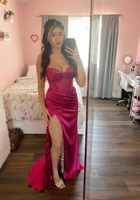 Robe de soirée longue fourreau en satin rose à col en cœur et perles, DP4535