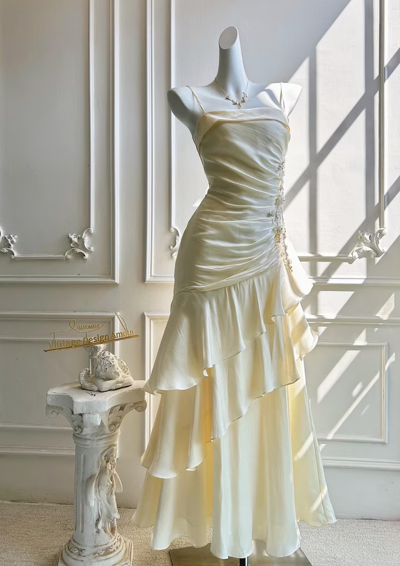 Vintage Ivory Spaghetti Strap Mermaid Ruffled Tiered Evening Gown DP8401