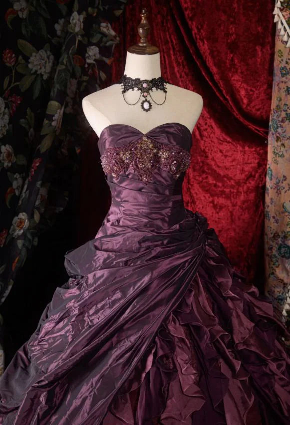 Vintage, tiefviolettes, trägerloses Ballkleid mit Perlenbesatz, Rüschen und Lagen für Sweet 15 Quinceañera DP7867