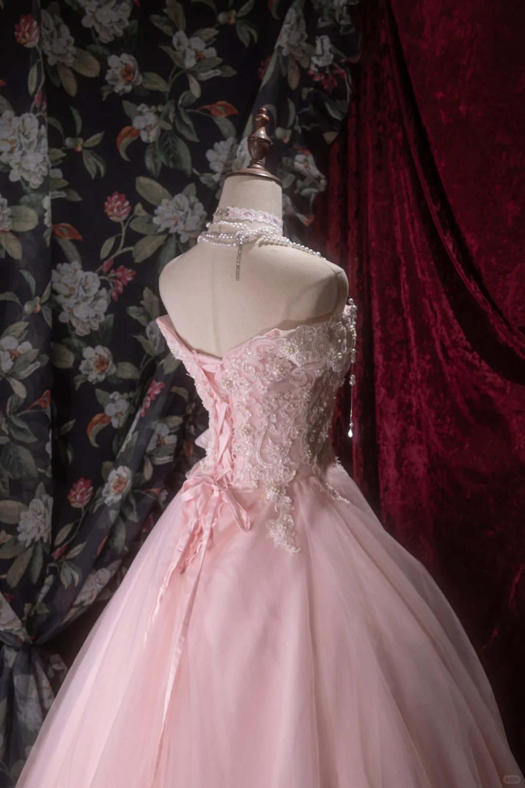 Elegant Pink Off-the-Shoulder Ball Gown Beaded Lace & Tulle Floral Bow Sash Prom Dress DP8352