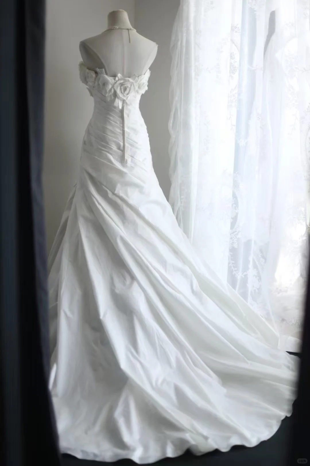 Vintage White Satin Strapless Floral Bodice Mermaid with Train Wedding Dress DP7650