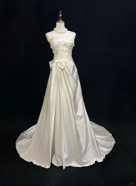 Vintage-Inspired Ivory Satin Strapless Lace Applique & Bow for Timeless Wedding Dress DP7283