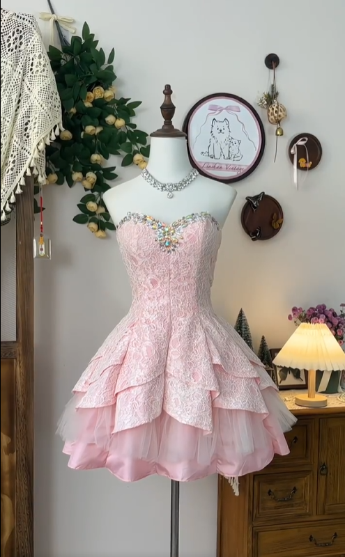 Retro Pink Sweetheart Beaded Applique Design A-line Strapless Elegant Homecoming Dress Birthday Dress Party Dress DP6189