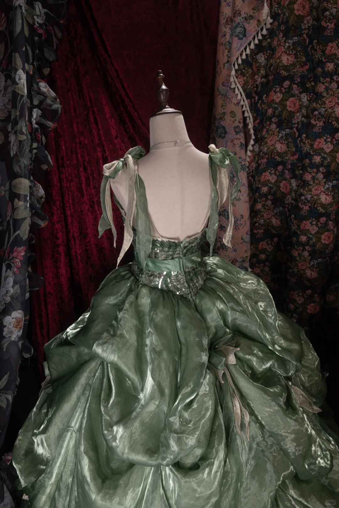 Glamorous Emerald Green Sequin V-Neck Tulle Ball Gown DP8343