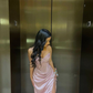 Robe de soirée longue fourreau en satin rose à col en cœur et perles, DP4535