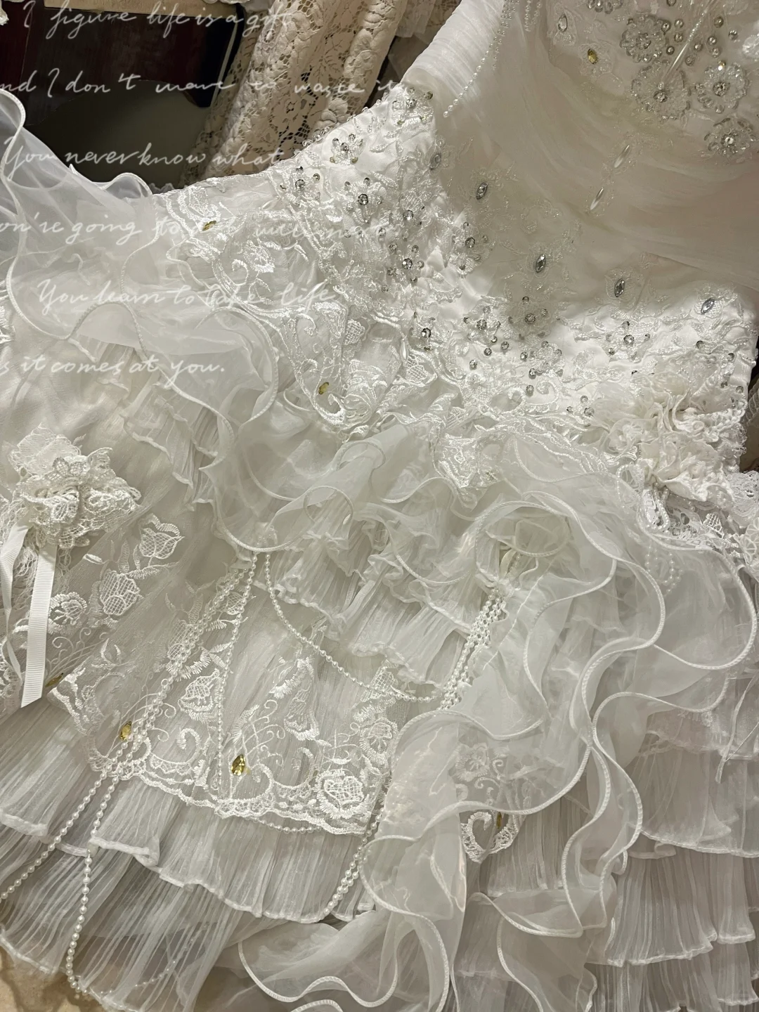 Vintage-Inspired Strapless Layered Ruffled Lace & Tulle Intricate Embroidery Wedding Dress DP7267