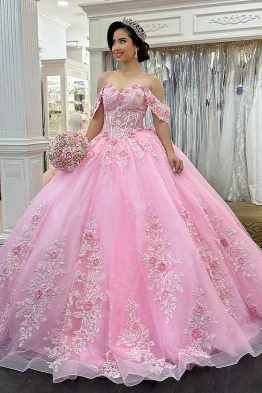 Robe de bal glamour rose à broderies florales, épaules dénudées, décolleté cœur et volants, pour Quinceañera ou Sweet 15 DP7194