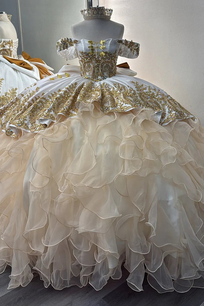 Robe de bal glamour blanche et dorée à épaules dénudées, ornée de broderies, de perles et de volants en tulle, DP7222