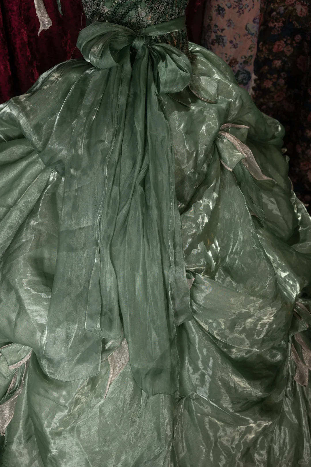 Glamorous Emerald Green Sequin V-Neck Tulle Ball Gown DP8343