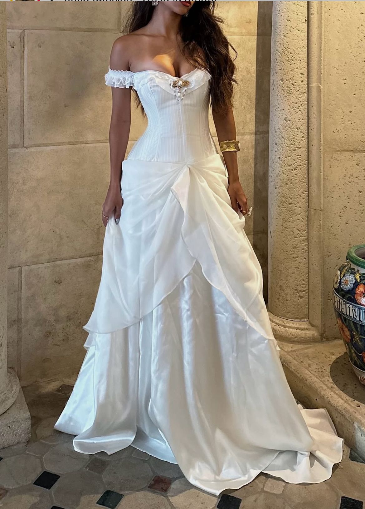 Romantisches schulterfreies A-Linien-Brautkleid aus Satin mit Korsett-Schnürung am Rücken DP8432