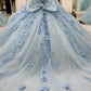 Robe de bal de quinceañera bleu ciel glamour, ornée d'appliqués floraux et de tulle scintillant, épaules dénudées, manches longues, coupe trapèze, DP7163