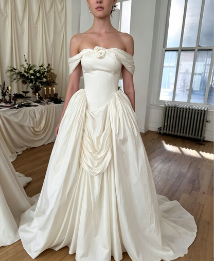 Romantisches elfenbeinfarbenes schulterfreies A-Linien-Brautkleid aus Taft DP8434
