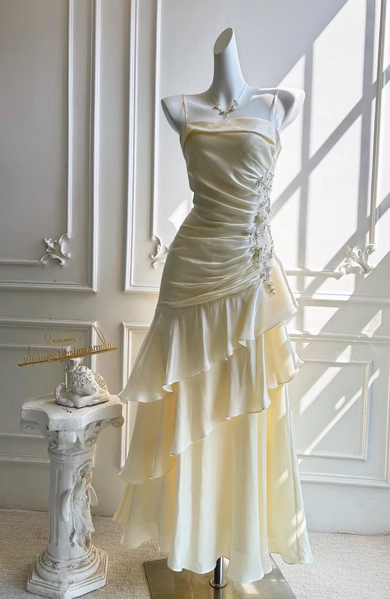 Vintage Ivory Spaghetti Strap Mermaid Ruffled Tiered Evening Gown DP8401