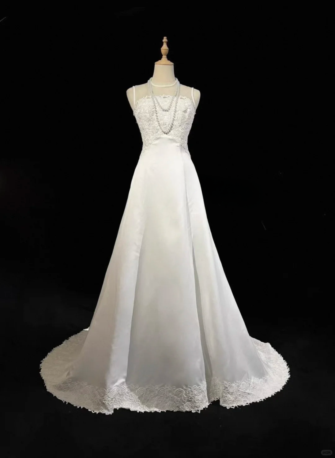 Vintage-Inspired Classic White Strapless Lace Applique Train for Timeless Wedding Dress DP7285