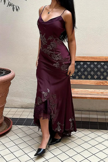 Robe de bal sirène glamour en satin bordeaux à fines bretelles et broderies de dentelle DP7910