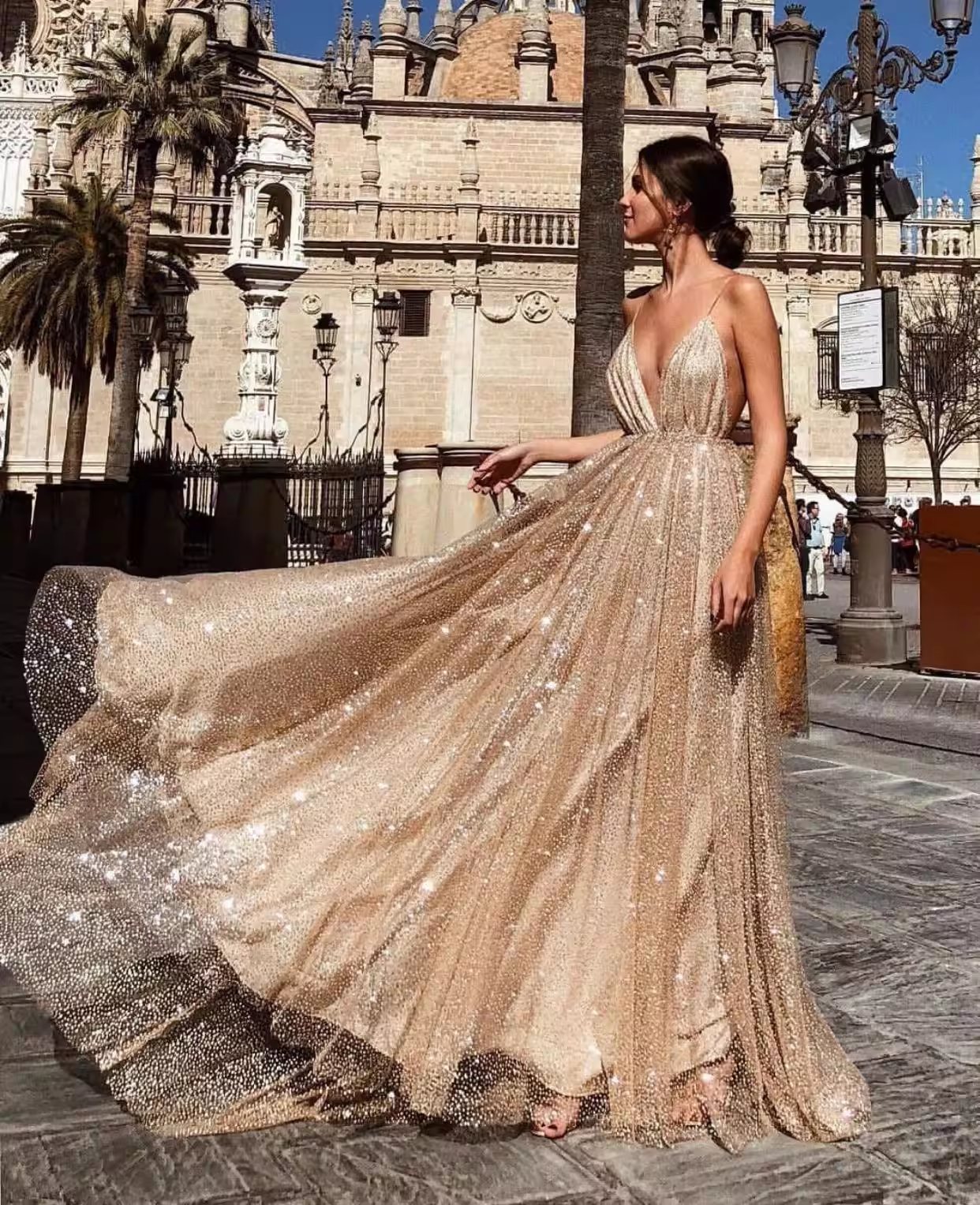 Shiny Glitter Deep V-Neck Tulle Prom Dress A-Line Spaghetti Straps Evening Dress DP8145