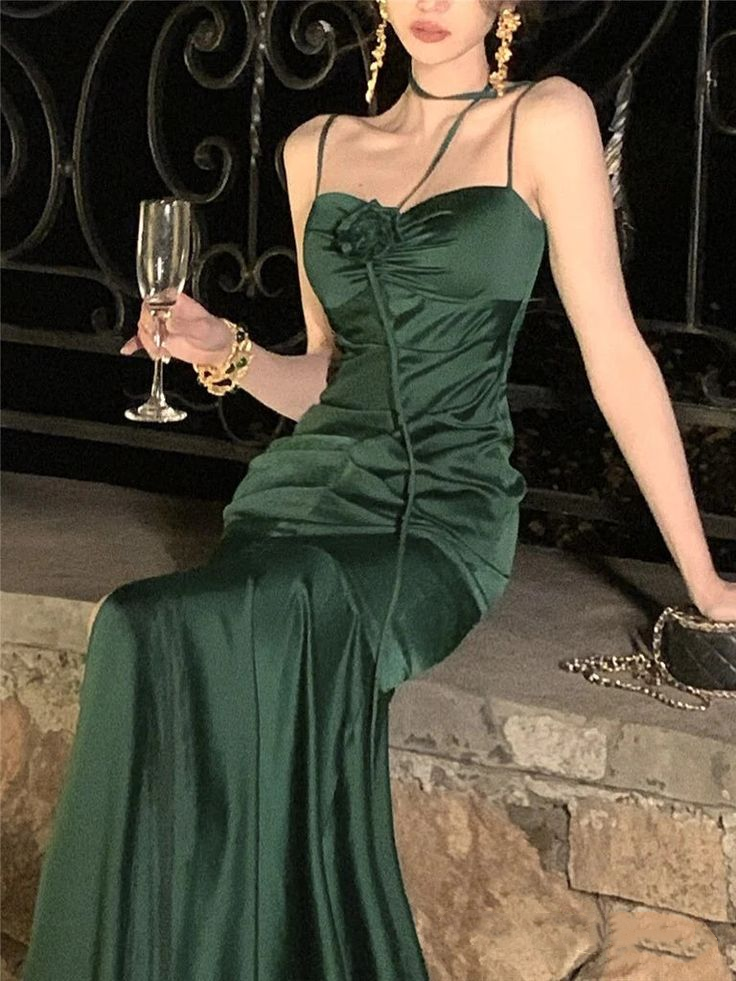 Wunderschönes smaragdgrünes Satinkorsett-Spaghettiträger Meerjungfrauen-Ballkleid mit 3D-Rosen DP8363