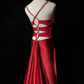 Robe de bal glamour rouge en satin ornée de perles, fourreau, décolleté plongeant, DP7105