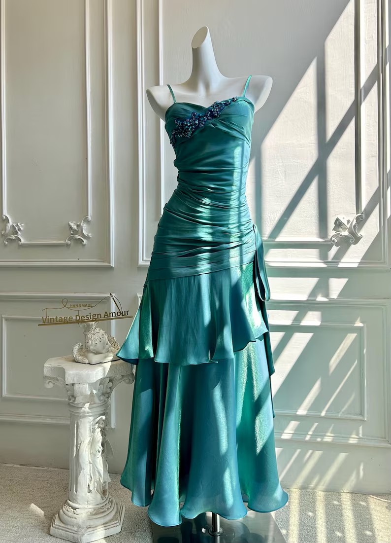 Türkisblaues Vintage Chiffon-Ballkleid mit Rüschen, Stufenrock und Spaghettiträgern im Meerjungfrauen-Stil DP8400