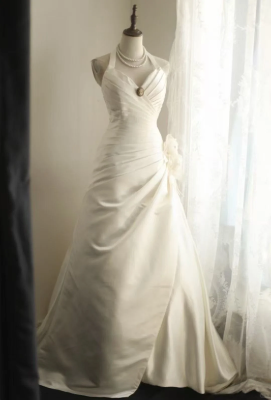 Vintage Cream Satin Halter-Neck Ruched Bodice 3D Flower Wedding Dress DP7642