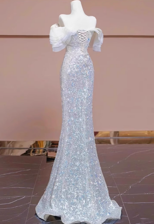 Robe de bal sirène élégante à sequins argentés, épaules dénudées, volants DP7098