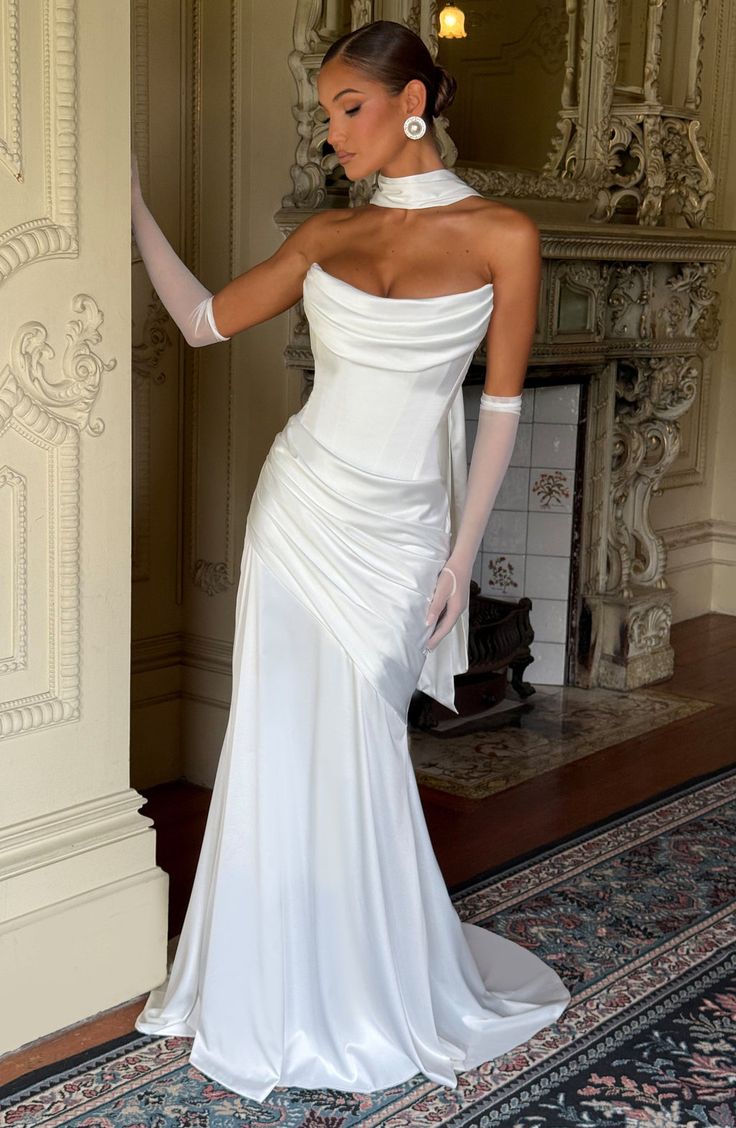 Elegant Ruched Satin Strapless Bridal Gown Vintage Inspire Floor-Length Train Wedding Dress DP8428
