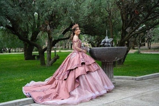Elegantes, schulterfreies A-Linien-Ballkleid mit rosa Stickerei für Sweet 16 Quinceanera, Geburtstagskleid, Abendkleid, Ballkleid DP6525