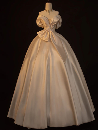 Robe de mariée élégante en satin à épaules dénudées, coupe trapèze, décolleté cœur DP7052