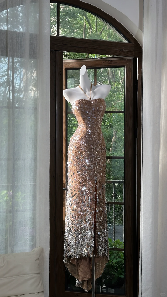 Wunderschönes glitzerndes Neckholder-Etuikleid mit Pailletten und Abendkleid DP6319