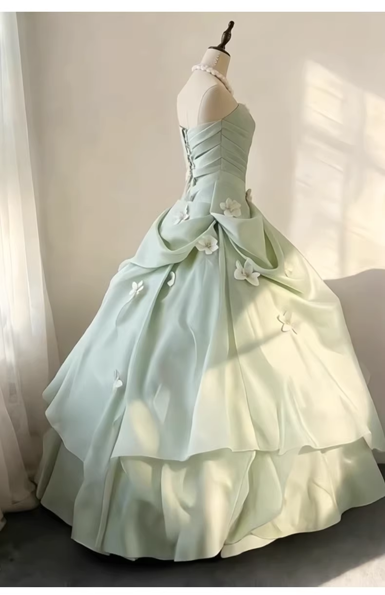 Elegantes mintgrünes trägerloses Ballkleid mit 3D-Blumen Rüschen-Oberteil für den Abschlussball, mehrlagiges Tüll-Abendkleid für Hochzeit & Quinceañera DP8237