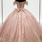 Robe de bal élégante rose à épaules dénudées en tulle brodé de sequins dorés DP7227