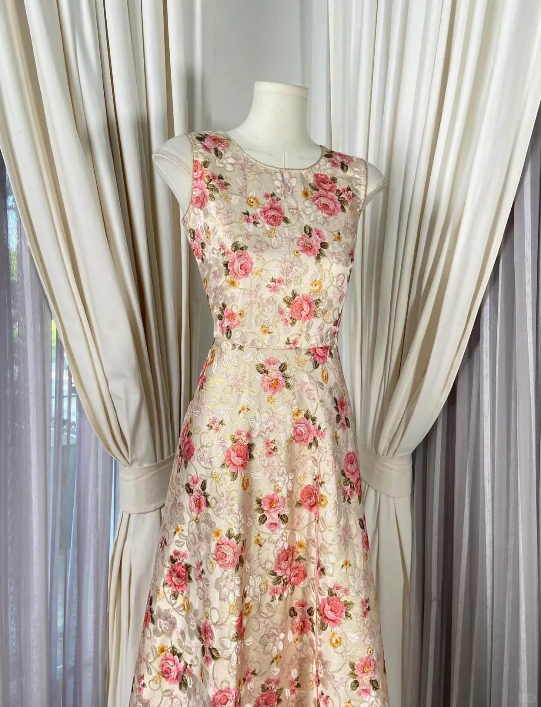 Vintage Rose Jacquard Sleeveless Midi A-Line Evening Dress DP8374