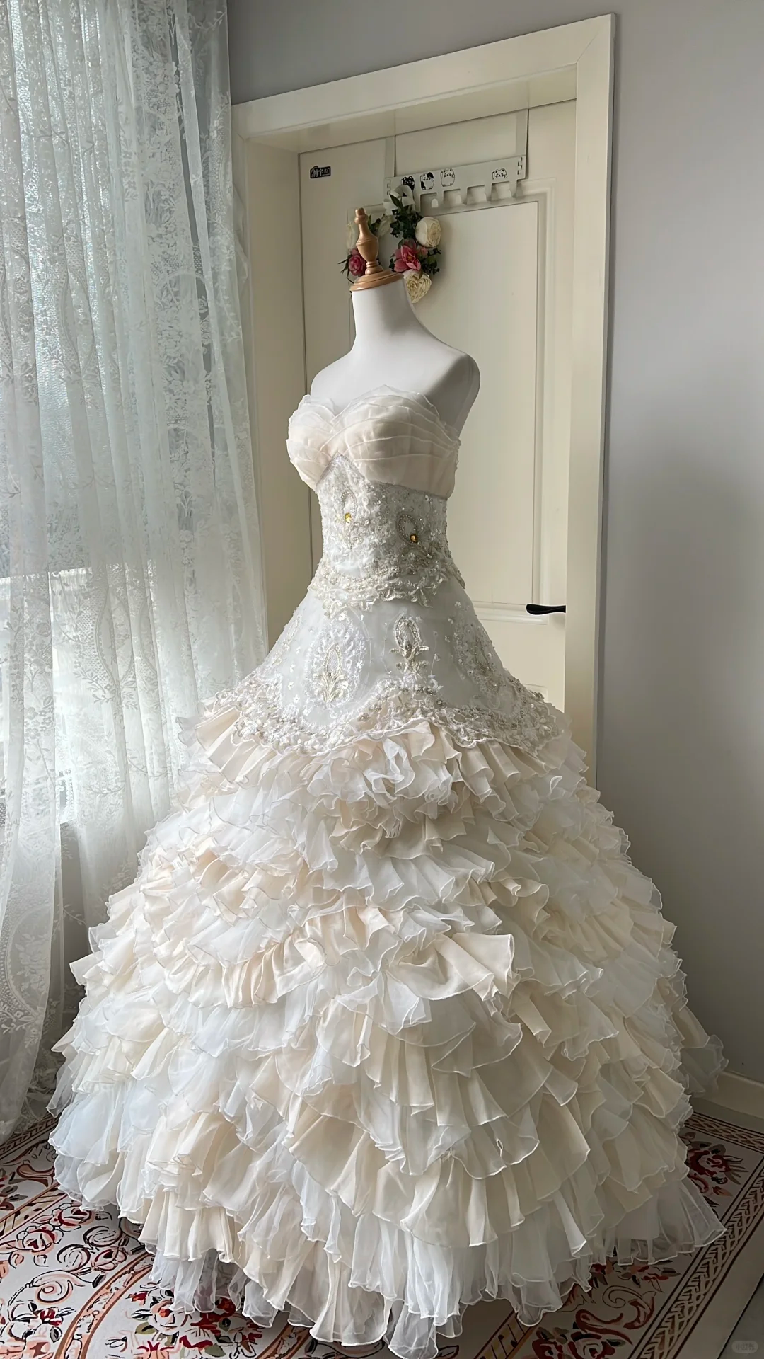 Vintage-Inspired Ivory Tiered Tulle Sweetheart Strapless Sequined Rhinestone Wedding Dress DP7303