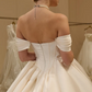 Robe de mariée classique en satin ivoire avec corset et coupe A, épaules dénudées DP8389