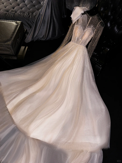 Robe de mariée glamour et vaporeuse en tulle champagne, corsage transparent orné de perles DP7321