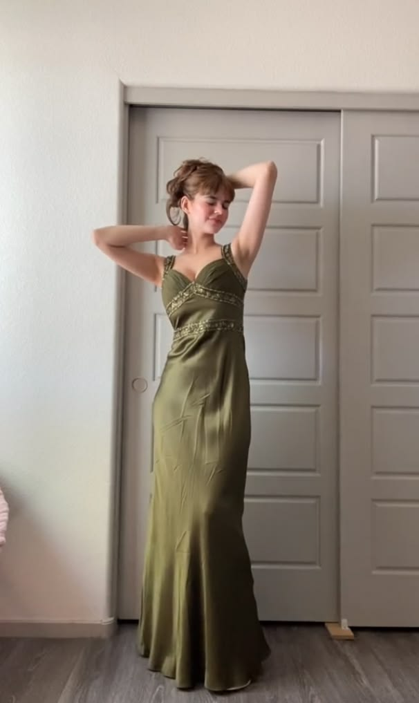 Vintage olivgrünes, satiniertes, perlenbesetztes Sweetheart Meerjungfrauen-Abendkleid DP8360