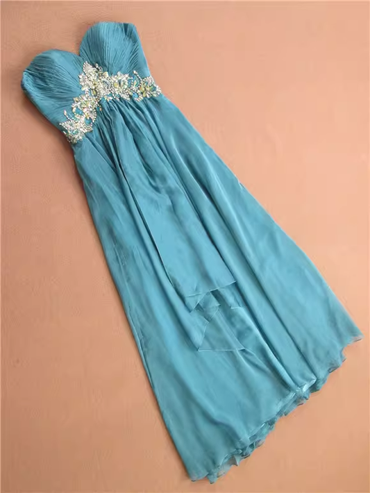 Elegantes türkisfarbenes, trägerloses Abendkleid mit herzförmigem, perlenbesetztem Oberteil und Chiffon-Midi-Länge (DP7610)